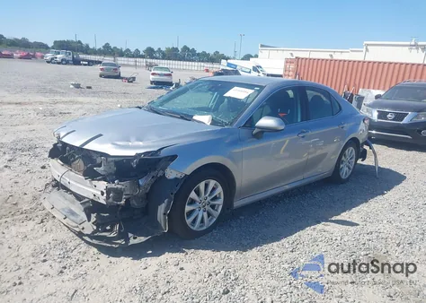 2020 Toyota Camry Le z USA, uszkodzony, nr VIN 4T1C11AK1LU961795